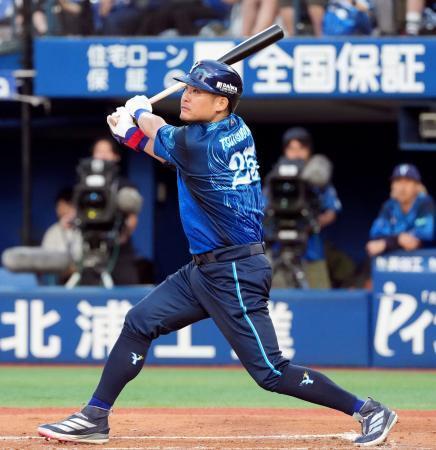 　２回ＤｅＮＡ無死一塁、筒香が左越えに２ランを放つ＝横浜