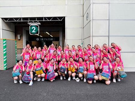 札幌日大の応援に駆けつけた箕面自由学園高校チアリーディング部のＧＯＬＤＥＮ　ＢＥＡＲＳ