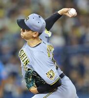 ５回に登板し力投する早川（撮影・西岡正）