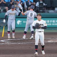 ４回、仙台育英・田山纏（９）にソロを浴びた札幌日大・石川瑛二朗（撮影・西田忠信）