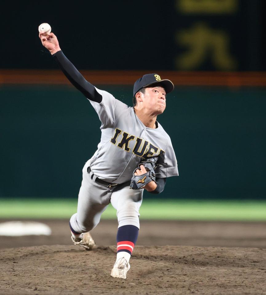 ８回、力投する仙台育英・梶井湊斗（撮影・中田匡峻）