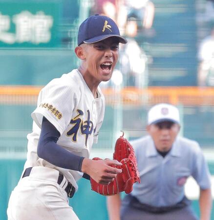 ５回、気迫のこもった投球をする神村学園・龍頭汰樹（撮影・西田忠信）