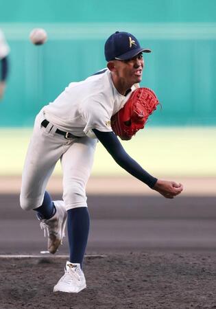 ５回途中から２番手で登板した神村学園・龍頭
