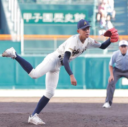 ５回途中から２番手で登板する神村学園・龍頭汰樹（撮影・西田忠信）