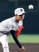 力投する先発の佐野日大・鈴木有（撮影・西田忠信）