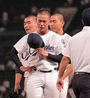 佐野日大に敗れ、涙を浮かべる聖隷クリストファー・高部陸（撮影・西田忠信）