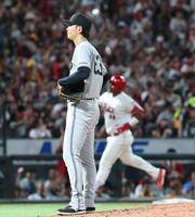 ５回、モンテロに勝ち越しとなる２ランを浴びた泉（撮影・北村雅宏）