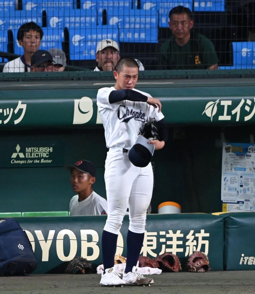 佐野日大に敗れ、涙する聖隷クリストファー・高部陸（撮影・高部洋祐）