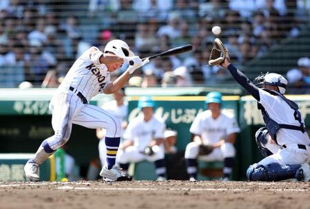 ３回、佐藤が死球を受ける
