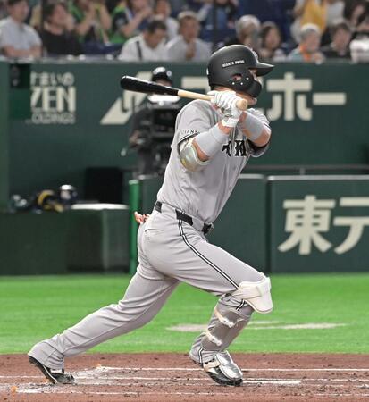 ２回、中前打を放つ大城（撮影・持木克友）