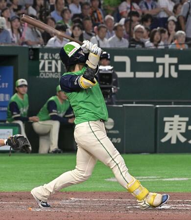 ７回、左越え本塁打を放つ長岡（撮影・持木克友）