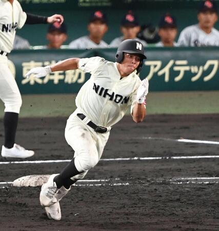 ３回、適時打を放ち一塁を蹴る長崎日大・太田涼介（撮影・高部洋祐）