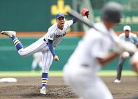 １回、力投する先発投手の健大高崎・石垣（撮影・中田匡峻）
