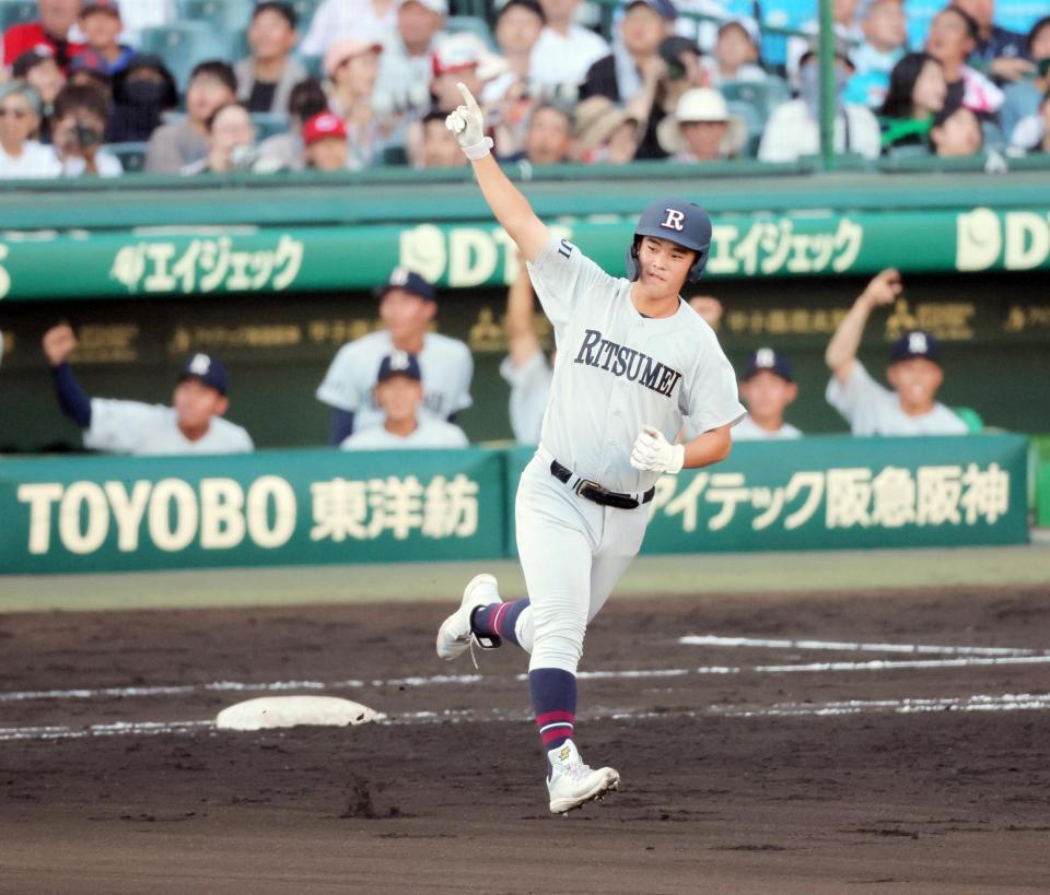 ６回、右翼フェンス直撃の２点二塁打を放った東