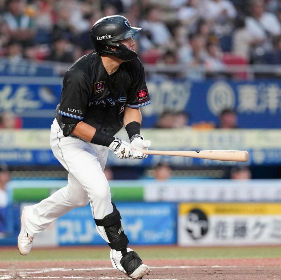 １回、安田が中越えに同点２ランを放つ