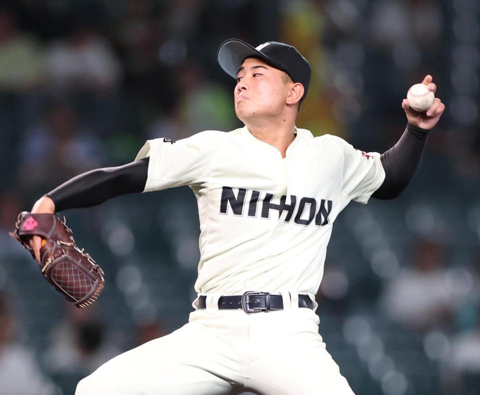 ７回から２番手で登板する長崎日大・中村吏希（撮影・中田匡峻）