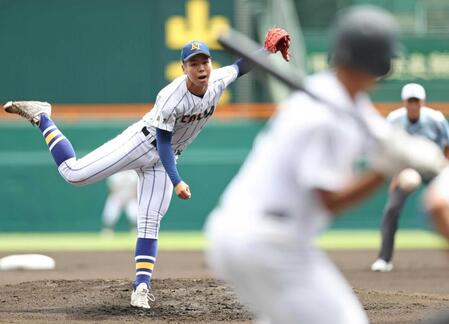 　１回、力投する健大高崎・石垣（撮影・中田匡峻）