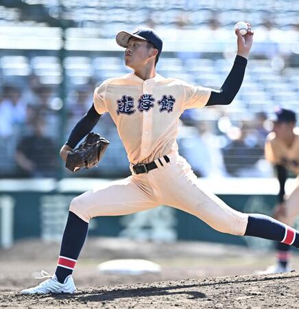 ４回から登板し力投する遊学館・石坂和享（撮影・開出牧）