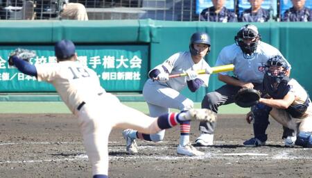 ２回、青森山田・川久保昂直のスクイズが成功し、追加点を奪う（撮影・坂部計介）