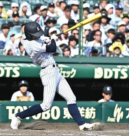 ９回、勝ち越しの左前適時打を放つ東日大昌平・入口侑大（撮影・開出牧）