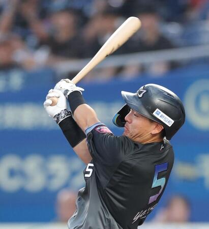 １回、右越えに先制二塁打を放つ安田（撮影・西岡正）