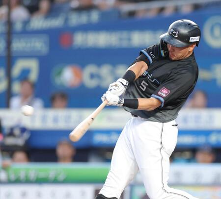 １回、右越えに先制二塁打を放つ安田（撮影・西岡正）