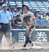 ４回、右越え２点適時三塁打を放ち雄たけびを上げる高磯空汰（撮影・開出牧）