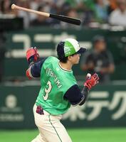 ２回巨人１死三塁、左前に先制適時打を放つ』ヤクルト・内山壮真　＝東京ドーム（撮影・金田祐二）