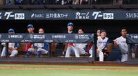 ９回、戦況を見つめる日本ハムナイン（撮影・中島達哉）