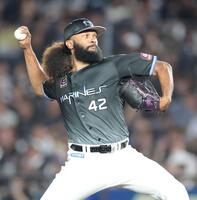 オリックス打線を相手に力投するジャクソン（撮影・西岡正）
