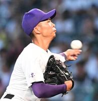 力投する関東第一・石井翔（撮影・高部洋祐）
