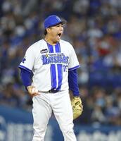 １２回、大盛への投球を前に気合いを入れる馬場（撮影・石井剣太郎）