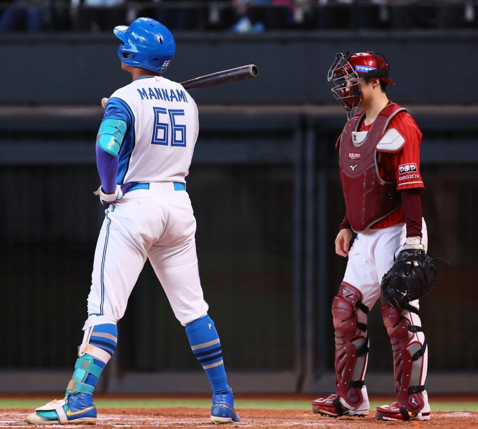 ９回、見逃し三振に倒れる万波（撮影・中島達哉）