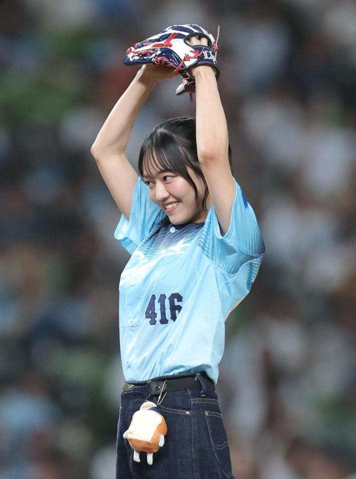セレモニアルピッチを行った朝井彩加（撮影・棚橋慶太）