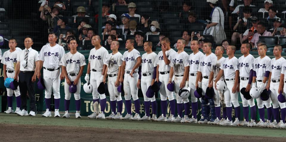 英明に敗れた関東第一ナイン（撮影・中田匡峻）
