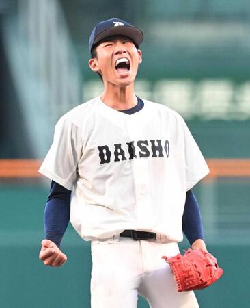 　最後を締め、雄たけびを上げる大分商・平田（撮影・高部洋祐）