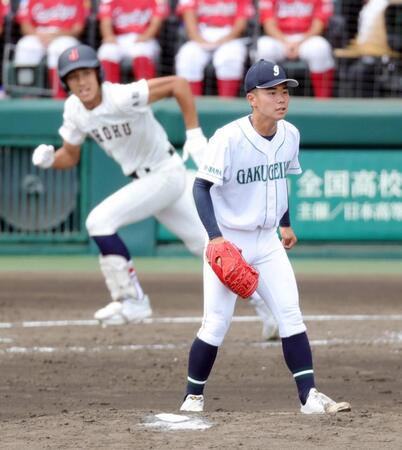 ３回、秦に逆転２点打を許す岡山学芸館・田路