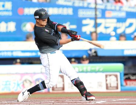１回、右越え２ランを放つ山口（撮影・伊藤笙子）