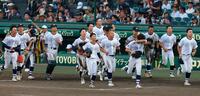 アルプスへ駆け出す八王子実践ナイン（撮影・石湯恒介）