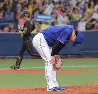 ６回、近本に先制ソロを浴びた柳（撮影・西田忠信）