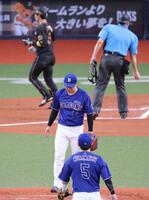 ６回、近本に先制ソロを浴びた柳（撮影・立川洋一郎）