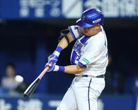 ４回、先制本塁打を放つ筒香（撮影・石井剣太郎）