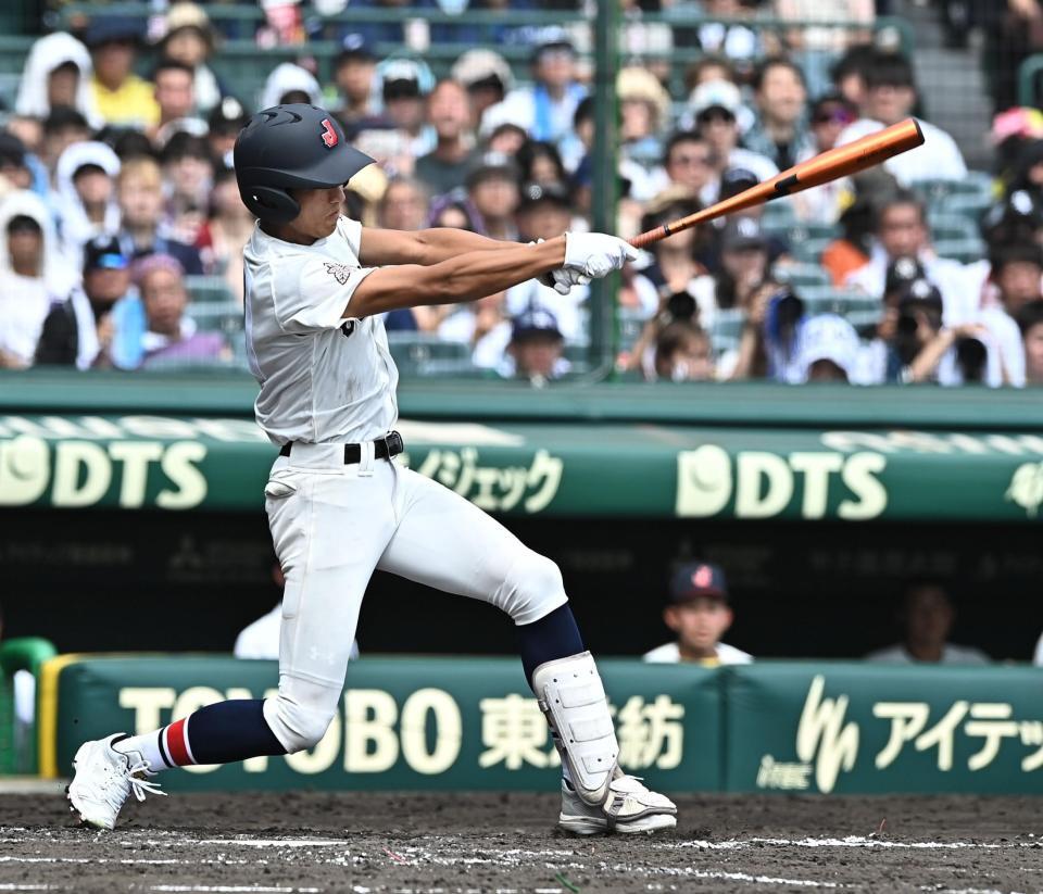 ３回、逆転の左前２点適時打を放つ湊慎之介（撮影・開出牧）