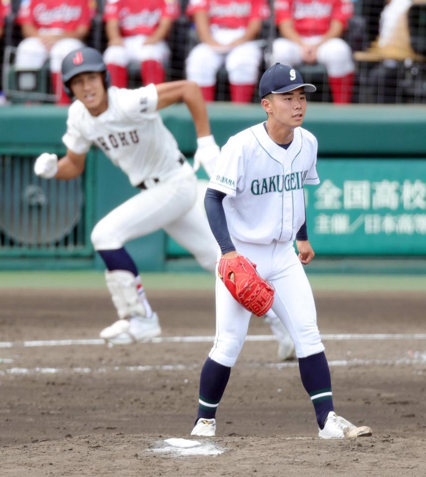３回、秦に逆転２点打を許す岡山学芸館・田路