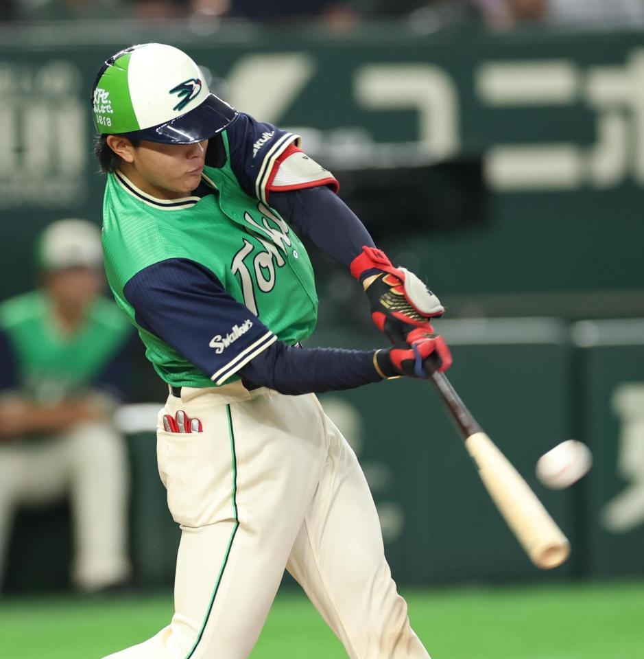 ４回、２ランを放つ鈴木叶（撮影・金田祐二）