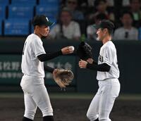 ６回途中で降板する福山・来山凌也（左）＝撮影・飯室逸平