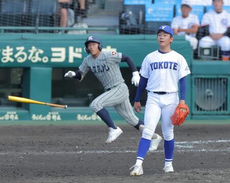 ４回、敦賀気比・辻琉成に適時二塁打を許す横手・佐藤宙斗（撮影・西田忠信）