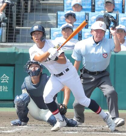 ７回、適時二塁打を放つ社・小倉臣斗（撮影・西田忠信）