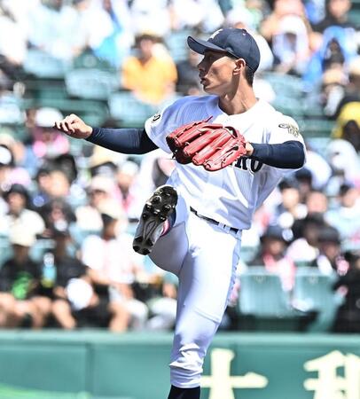 力投する社・岩井秀耶＝甲子園（撮影・開出牧）