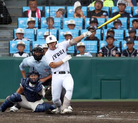 ５回、菅沼が空振り三振に倒れる。捕手三木
